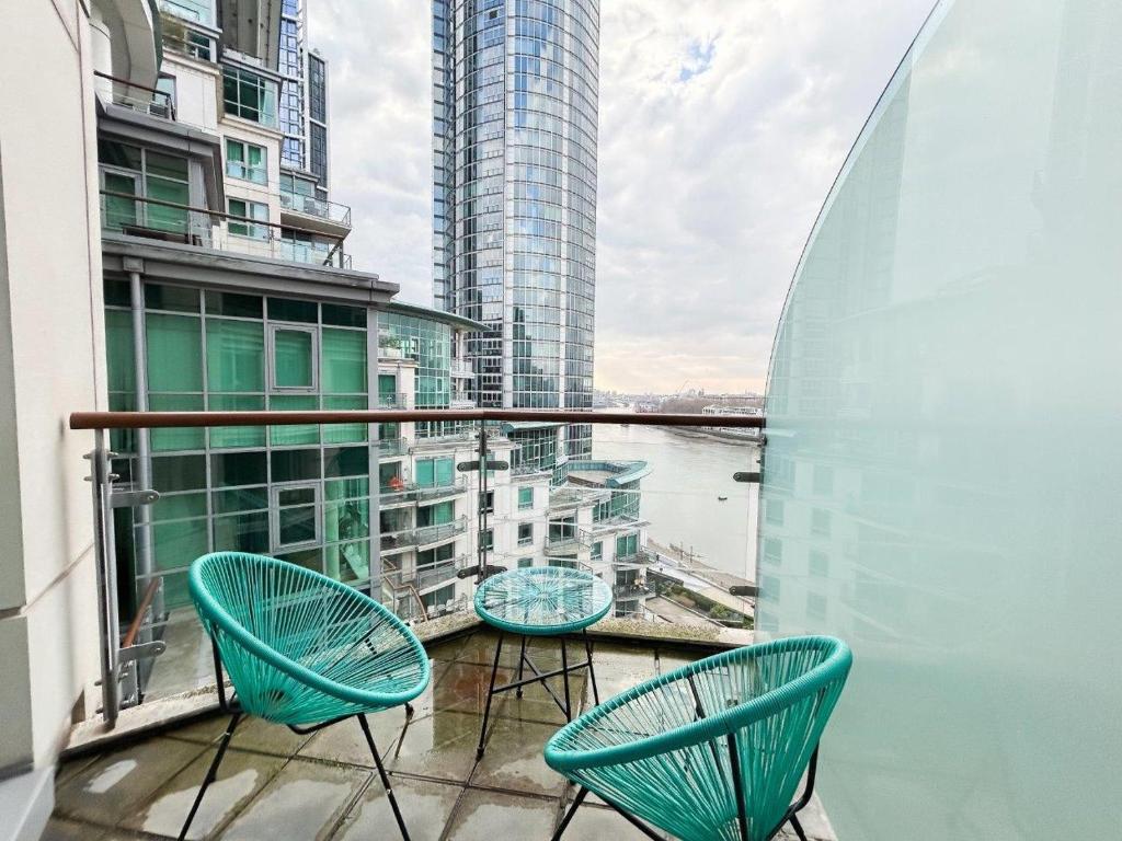 Stunning riverside apartment 3
