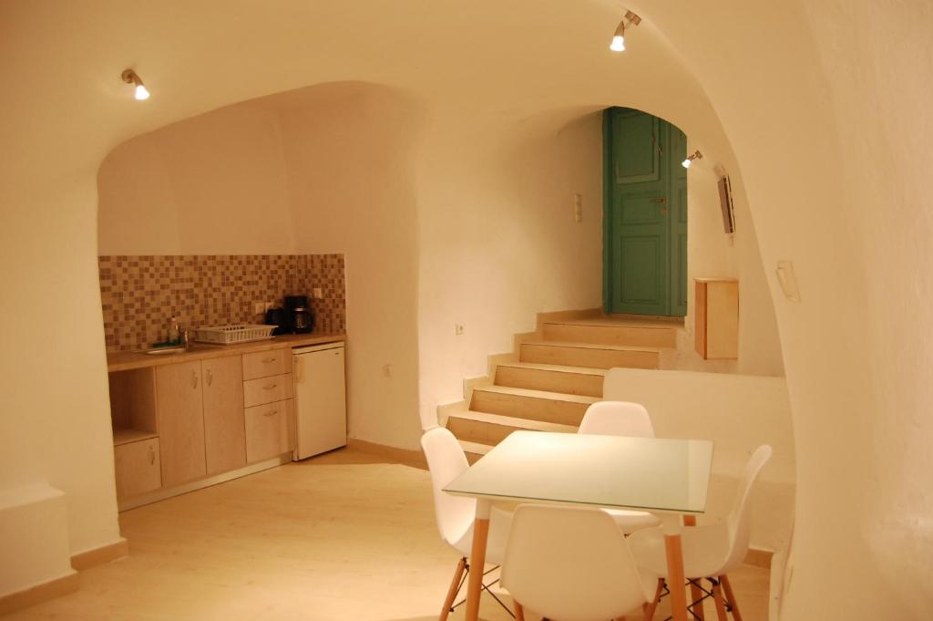 Kalisperis Cave Houses 4