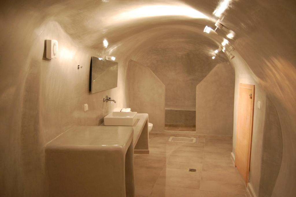 Kalisperis Cave Houses 8