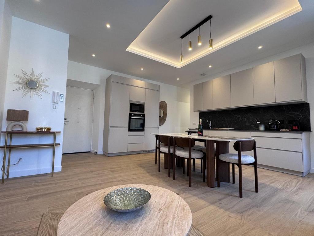 Magnifique appartement - Jacuzzi - Port de Nice 4