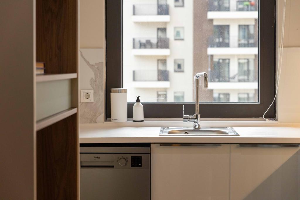 Emerald Gems in Limak's Central Diamond Residences in Skopje with Free Private Parking & Fast Wi-Fi 4