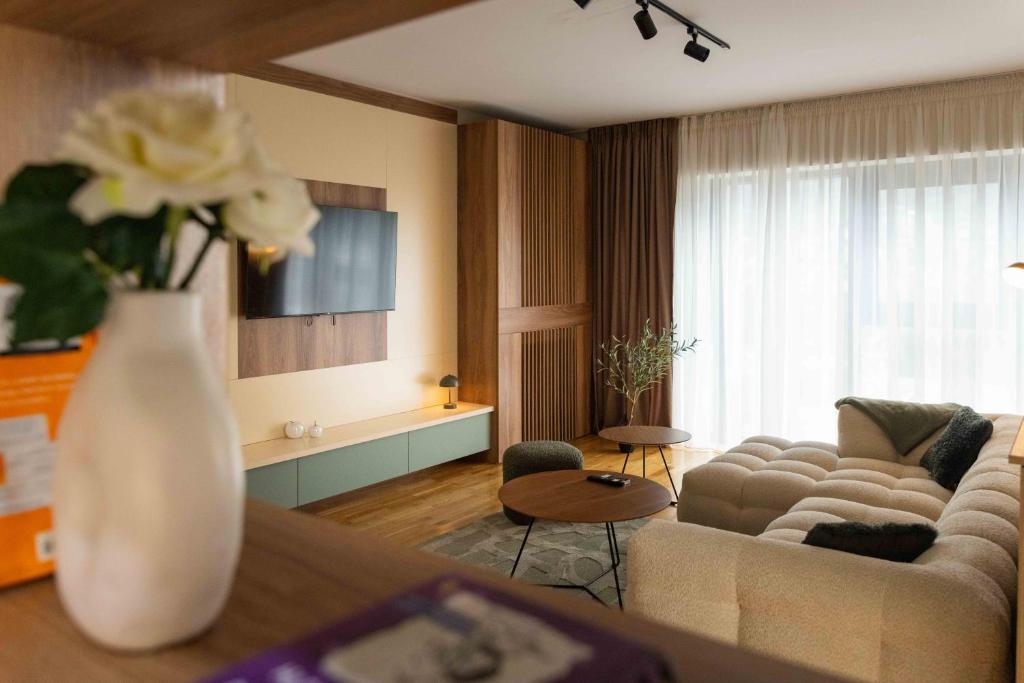 Emerald Gems in Limak's Central Diamond Residences in Skopje with Free Private Parking & Fast Wi-Fi 1