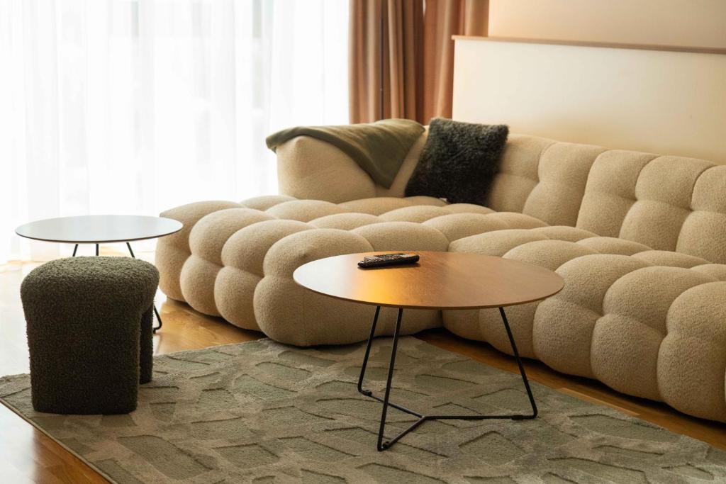 Emerald Gems in Limak's Central Diamond Residences in Skopje with Free Private Parking & Fast Wi-Fi 2