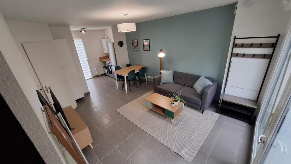 Pleasant 2 bedroom house - 2 parking spaces 2