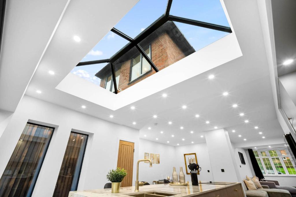 Exceptional 4 Bedroom House - Garden - Netflix - Parking 154R 3