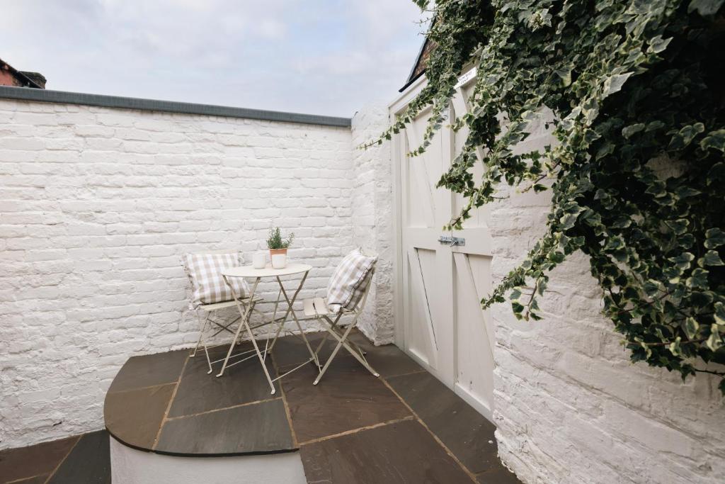 Number 20-free parking and walking distance into York 6