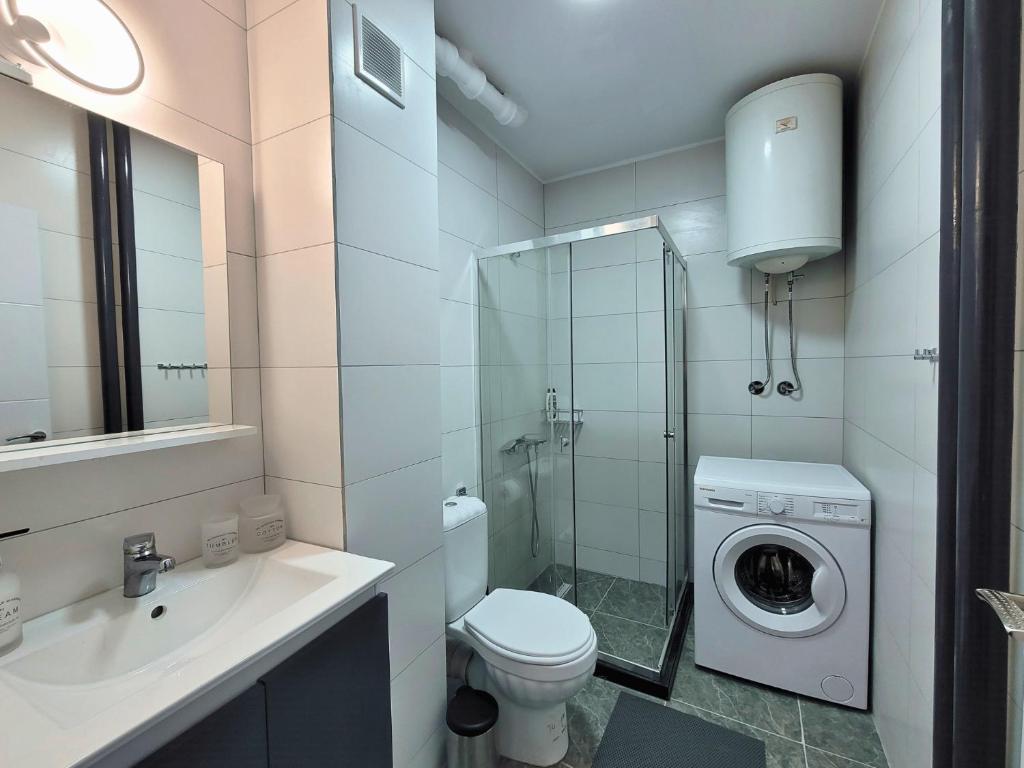 Central Studio Apartment 8