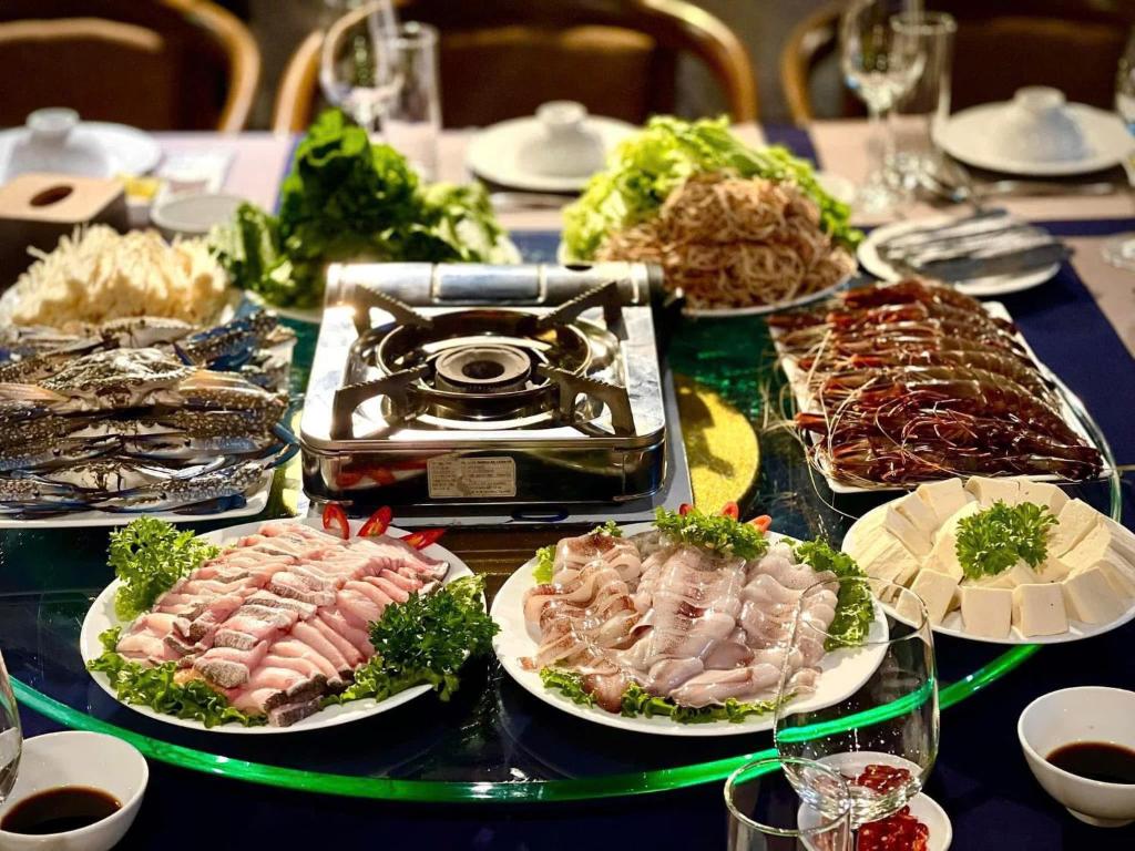 CAT BA GRAND BUDAPEST