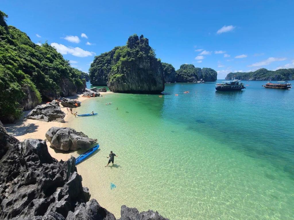 CAT BA GRAND BUDAPEST