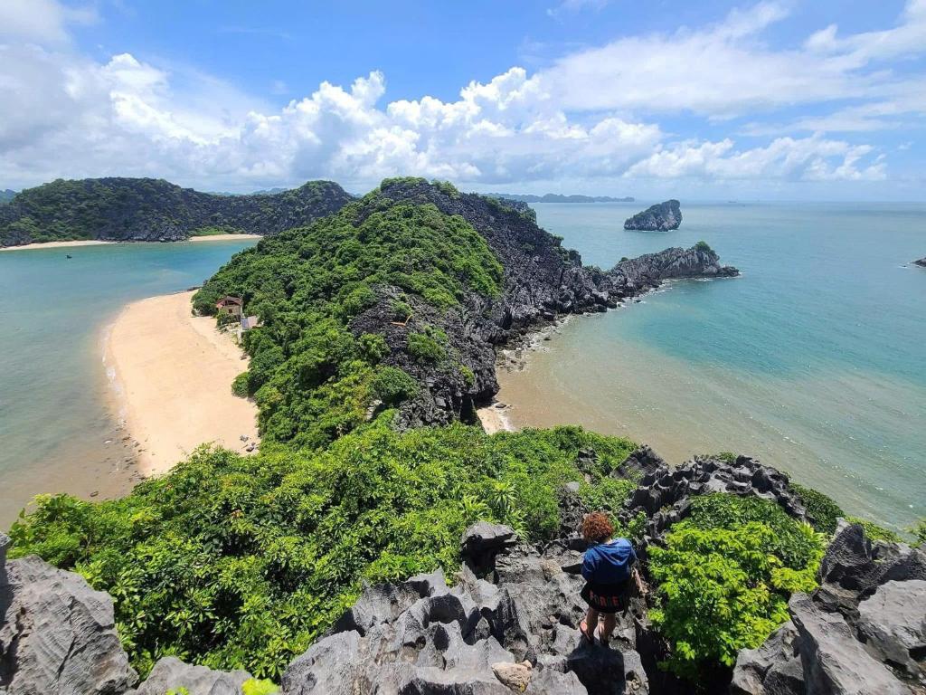 CAT BA GRAND BUDAPEST