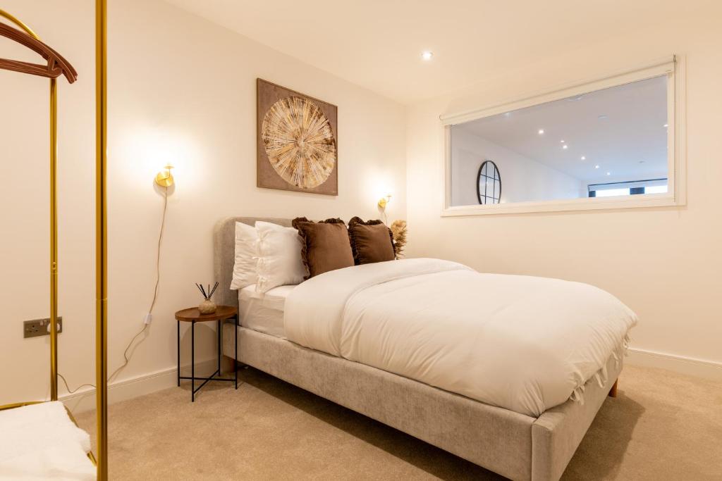 Spacious 2-Bed Apartment, Free Parking & Contractor Friendly 7