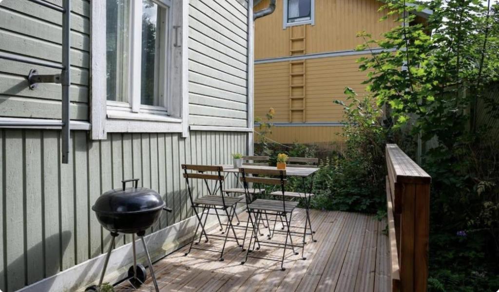 Cozy SELF-SERVICE wooden studio near Aura river, private bath & parking 1