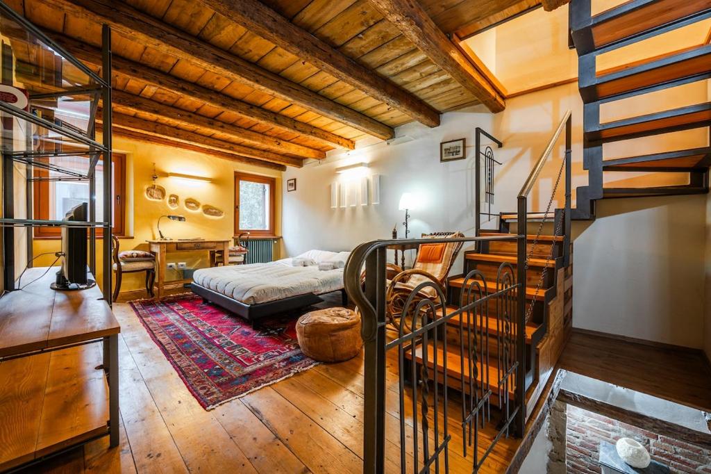 Romeos Cottage Public free parking bike rental 2