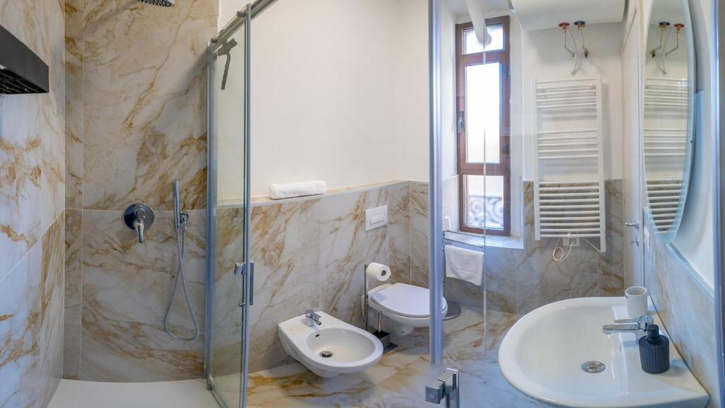Modern 2BR 2BA Metro Access 12min Duomo 3