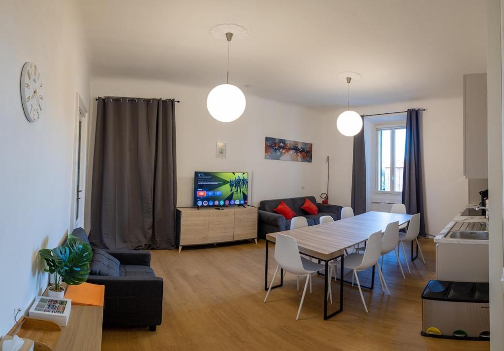Modern 2BR 2BA Metro Access 12min Duomo 5
