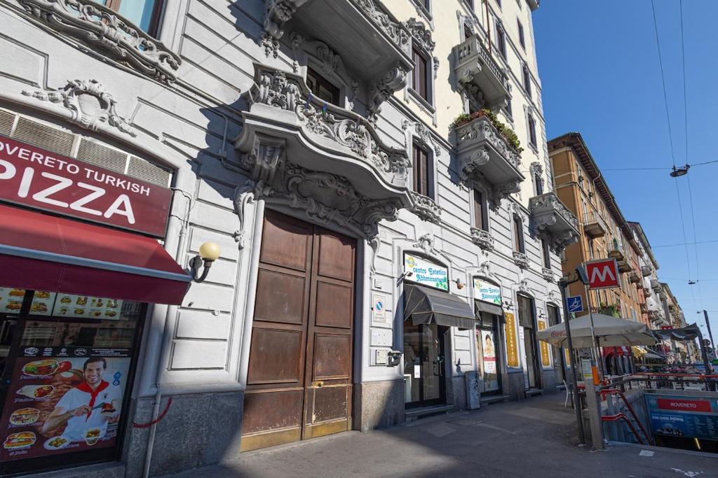 Modern 2BR 2BA Metro Access 12min Duomo 6