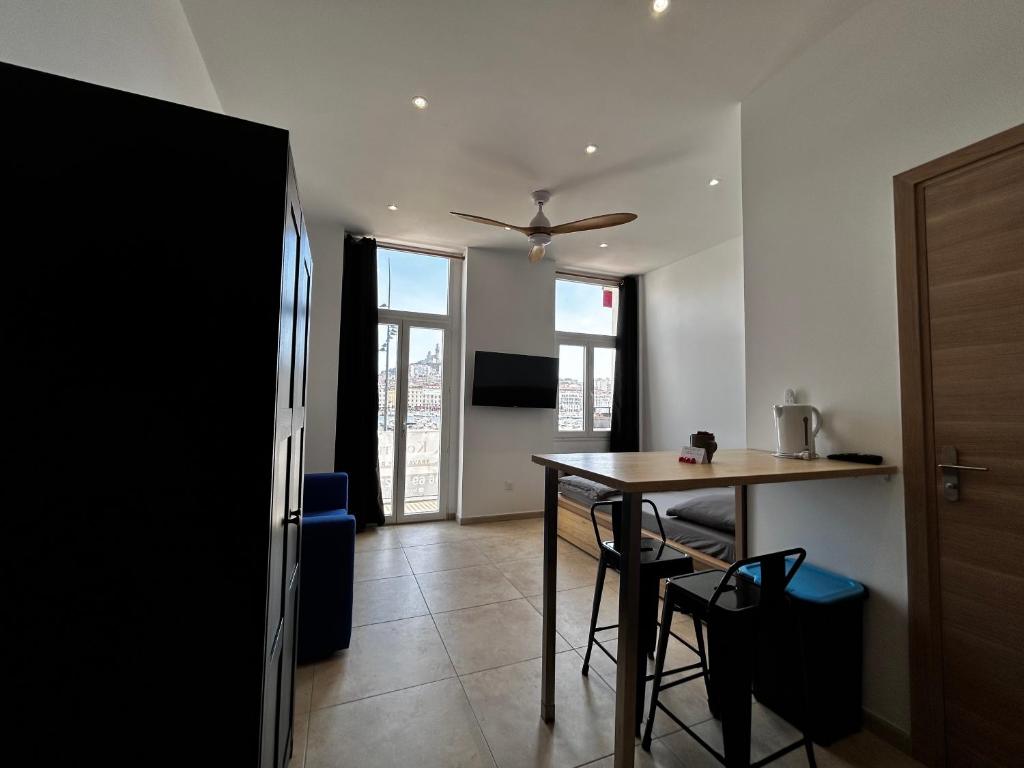 Appartement vue imprenable Vieux-Port et Notre Dame 4