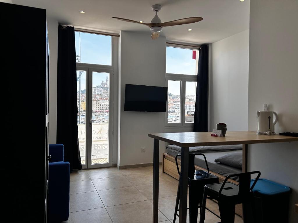 Appartement vue imprenable Vieux-Port et Notre Dame 5