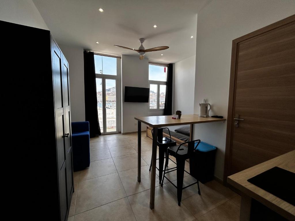 Appartement vue imprenable Vieux-Port et Notre Dame 2