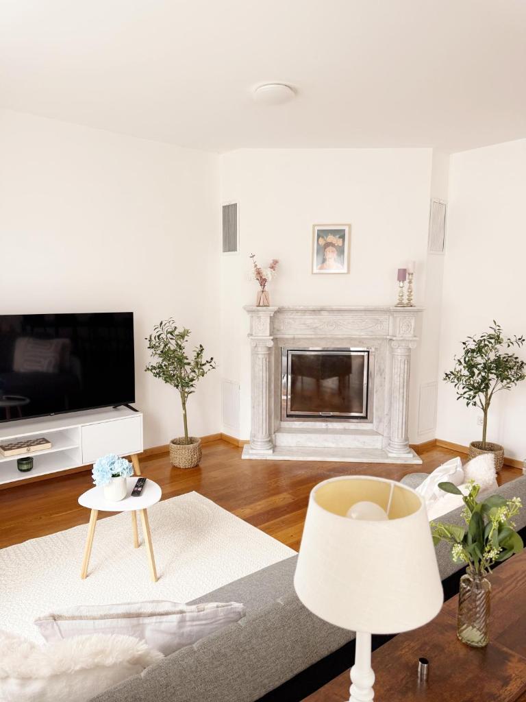 Luxuriöse Ferienvilla mit Garten, Gaming Zone & Netflix 2