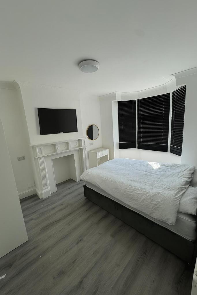 Charming 3 Bed Home Stay 6