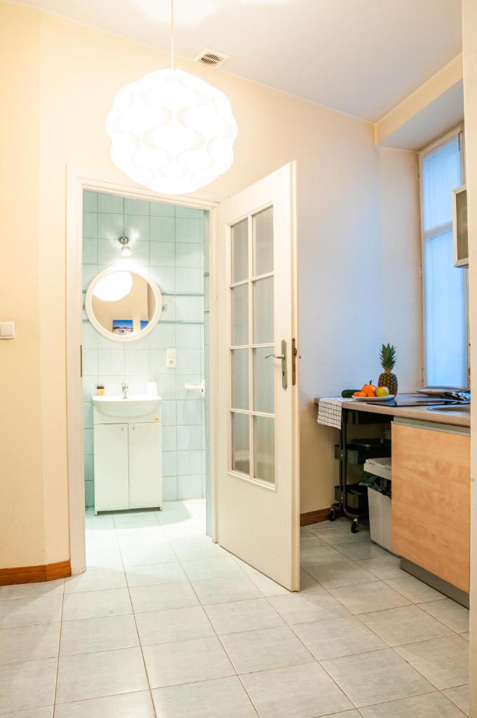 Home & Travel Apartamenty w centrum Łodzi - Piotrkowska - Klimatyzacja - Parking - Manufaktura - OFF Piotrkowska - EC1 - ATLAS Arena - Orientarium - Monopolis 5