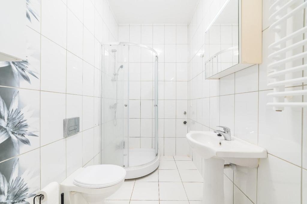 Apartamenty - Mostowa 13 Poznań - własny parking dodatkowo płatny 30 zł za dzień, wymagana wcześniejsza rezerwacja parkingu 3