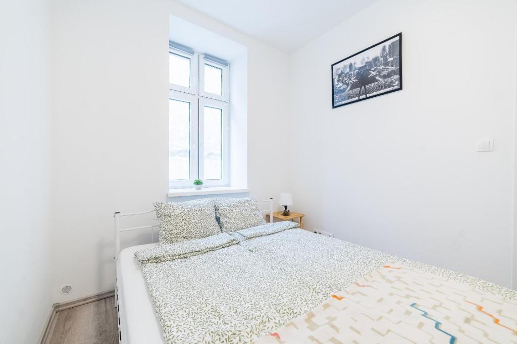 Apartamenty - Mostowa 13 Poznań - własny parking dodatkowo płatny 30 zł za dzień, wymagana wcześniejsza rezerwacja parkingu 7