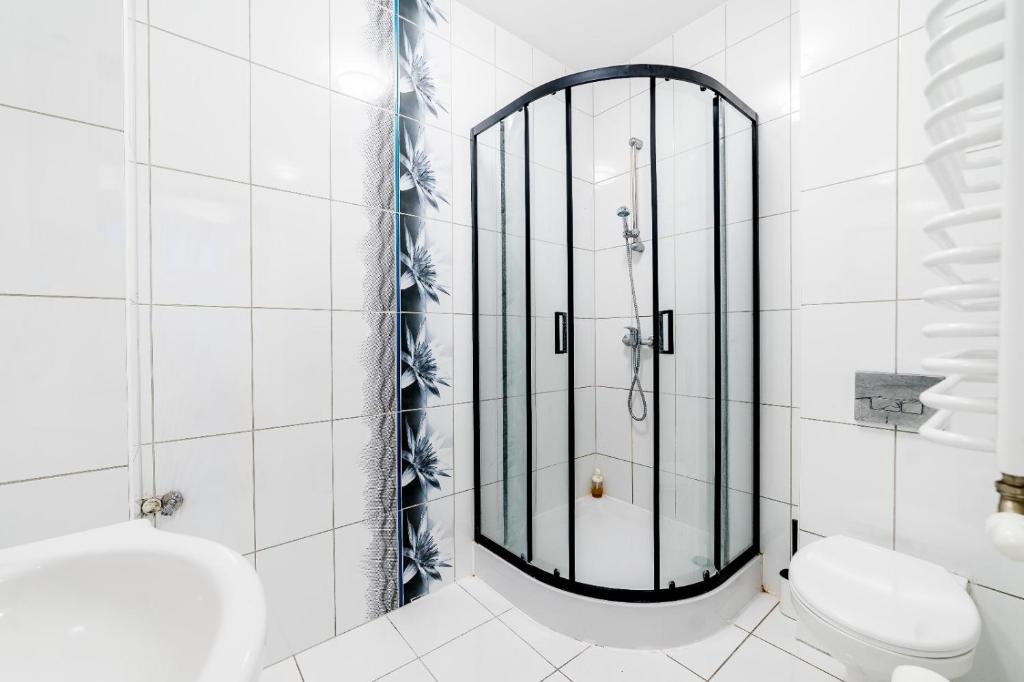 Apartamenty - Mostowa 13 Poznań - własny parking dodatkowo płatny 30 zł za dzień, wymagana wcześniejsza rezerwacja parkingu 8