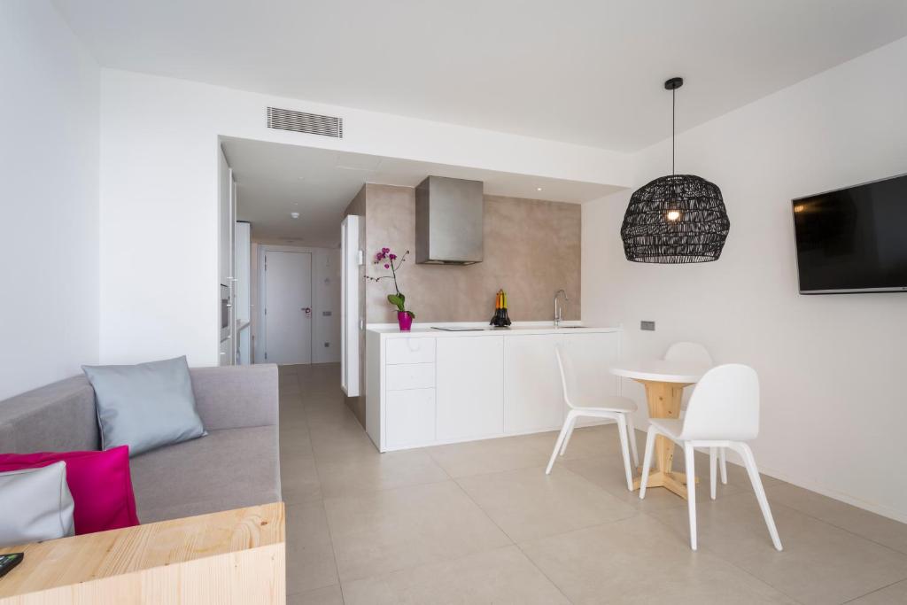 One Ibiza Suites 7