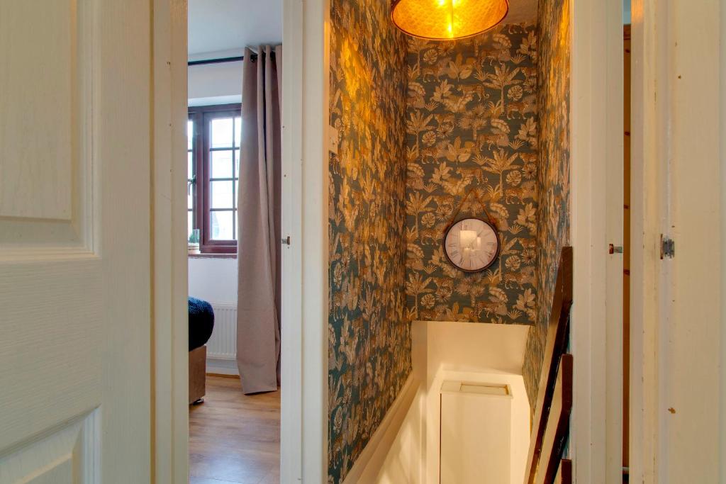 Stylish Victorian Terrace in Central Cambridge Pass the Keys 3