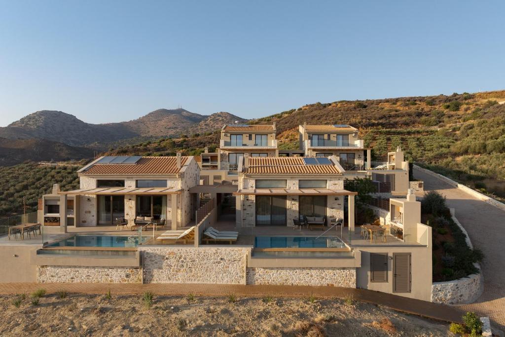 Luxurious Stone Villas 4