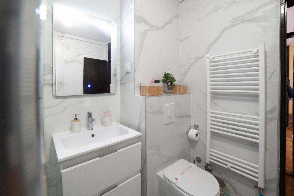 Aurelio Centar Apartment with Balcony and Free parking 3