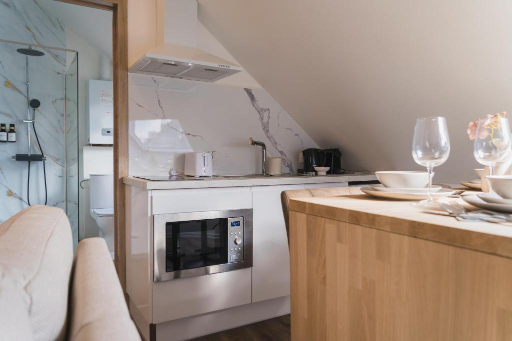 Cozy 1BR & Living Room Apartment, Just 15 Minutes to Downtown 4