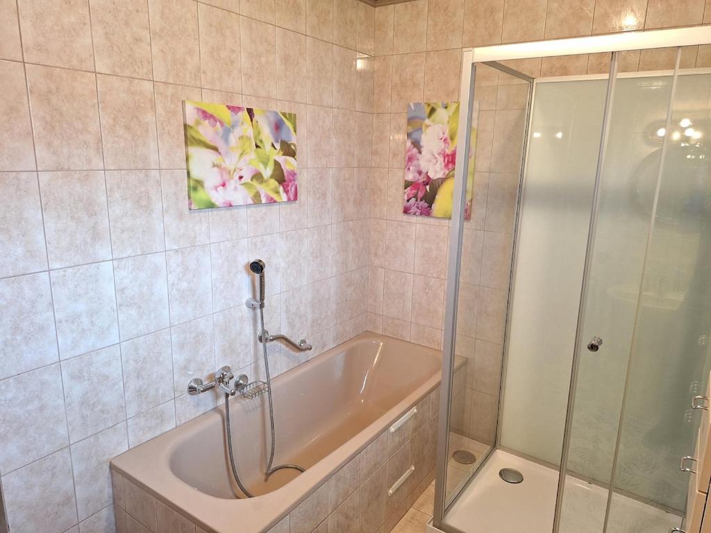 House with garden close to Vienna & Airport 8
