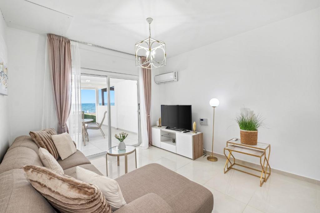 Wavestone Beachfront House 6