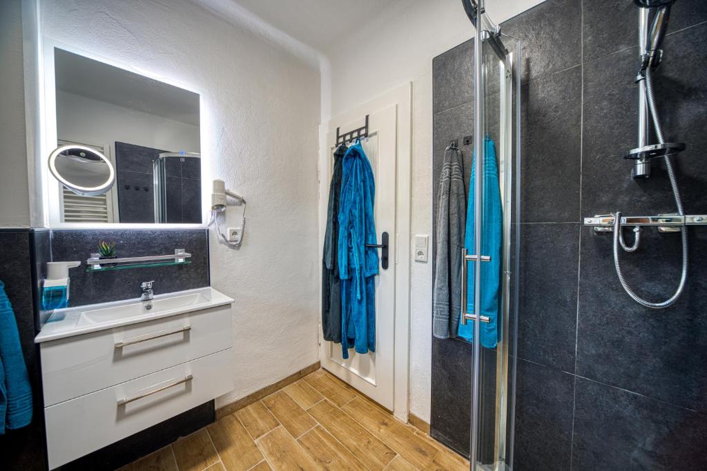 DresdenStay Modern 3 Schlafzimmer Balkon Kamin PS4 5