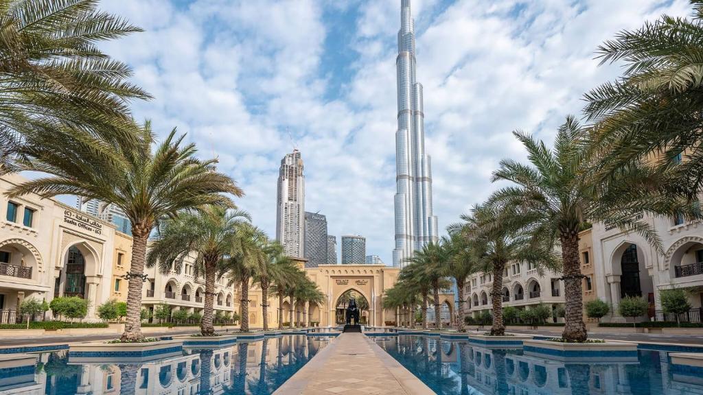 Luxury 2BR in Dubai Downtown Steps to Burj Khalifa and Dubai Mall with Burj Khalifa View by La Brisa