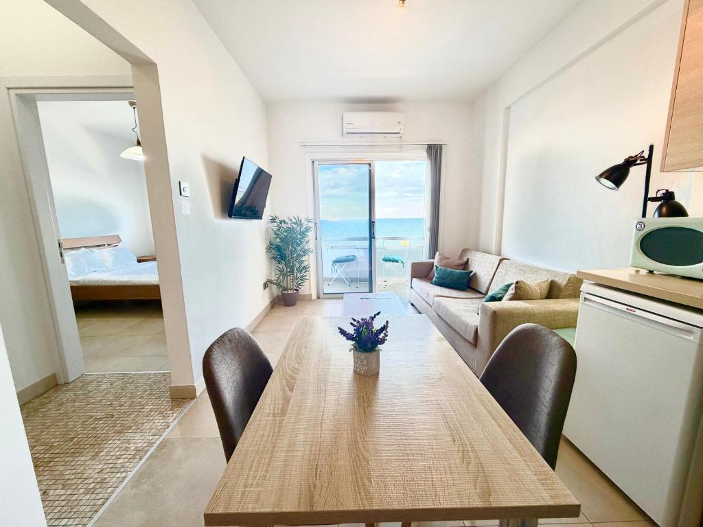 Golden Nest by the Sea 4