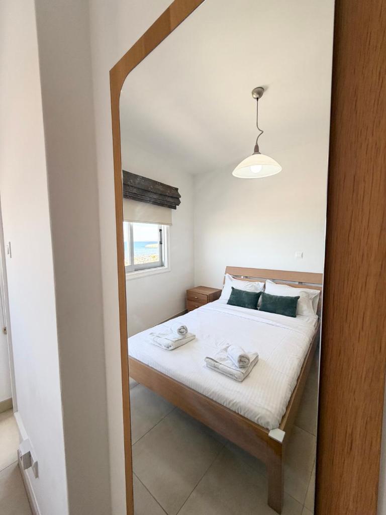 Golden Nest by the Sea 7