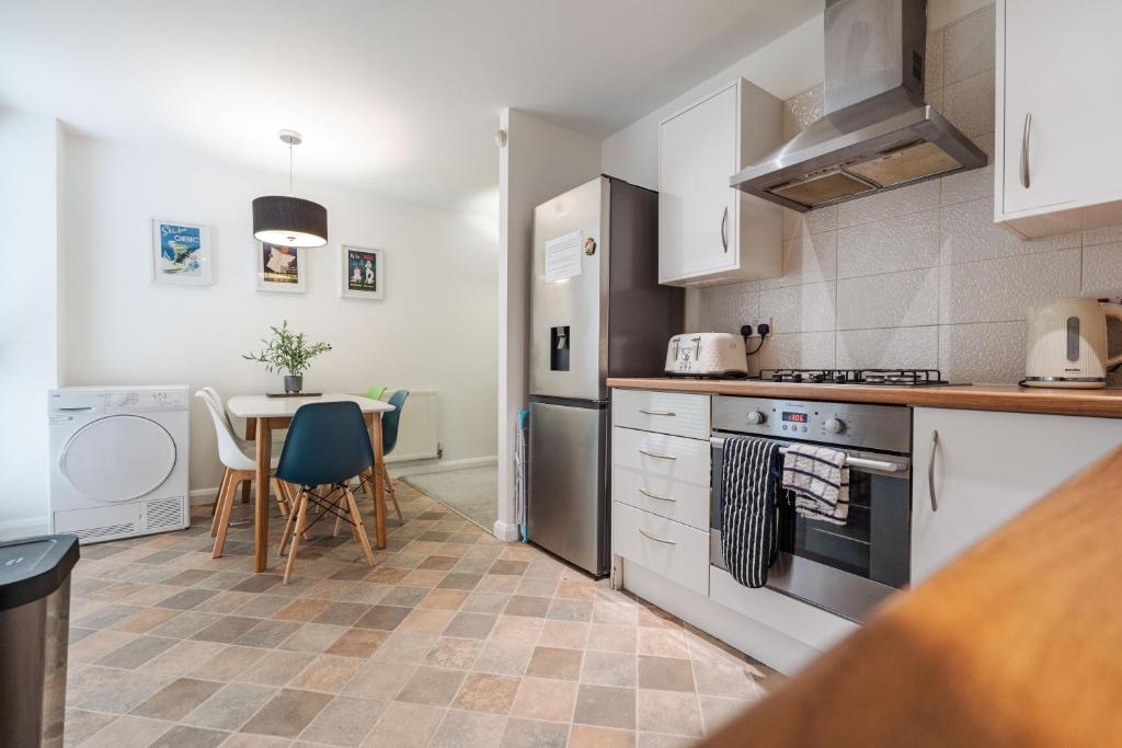 City Stay Haven - Coop Live - Etihad - Sleeps 9 - Free Parking 4