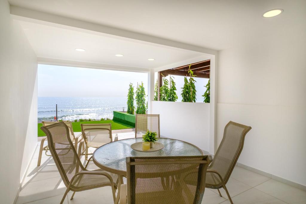 Wavestone Beachfront House 3