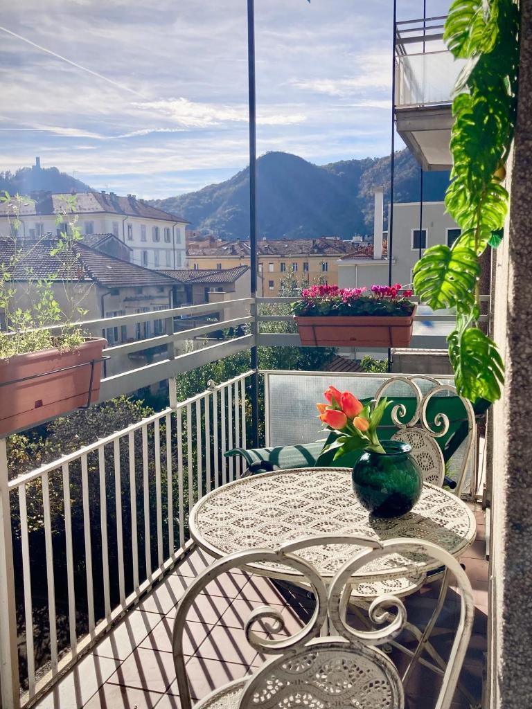 Charming king studio with balcony and jacuzzi