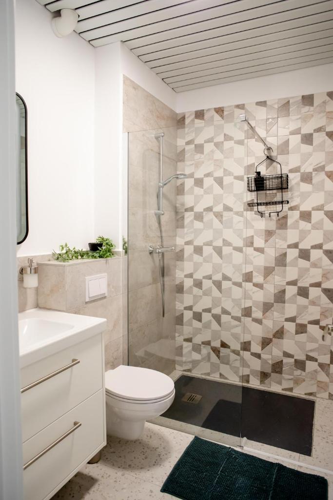 Beautiful new studios&apartments super central location 8