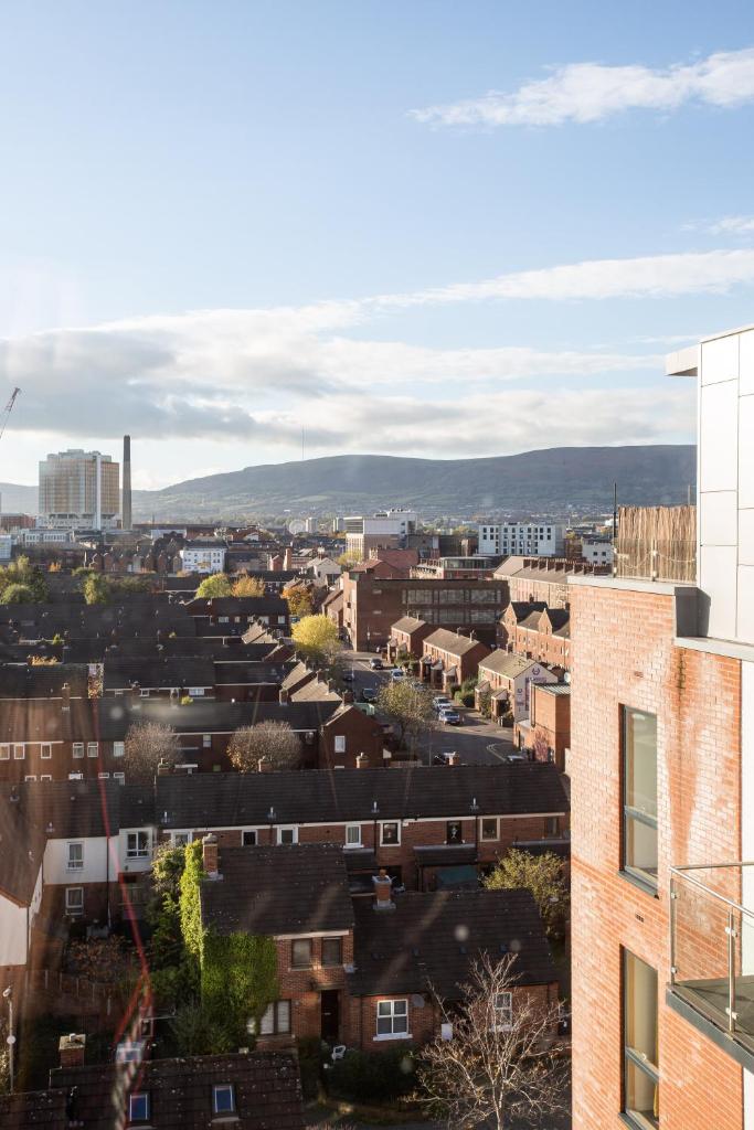 Stylish 2BR Apartments by Luxus Sleeps 6 Central Location 7
