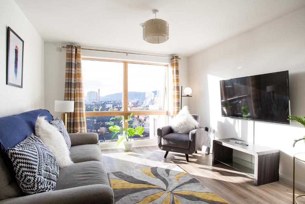 Stylish 2BR Apartments by Luxus Sleeps 6 Central Location 5