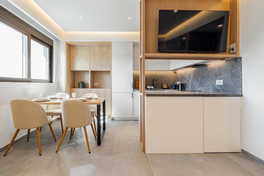 Raise Se7en Apartments 8