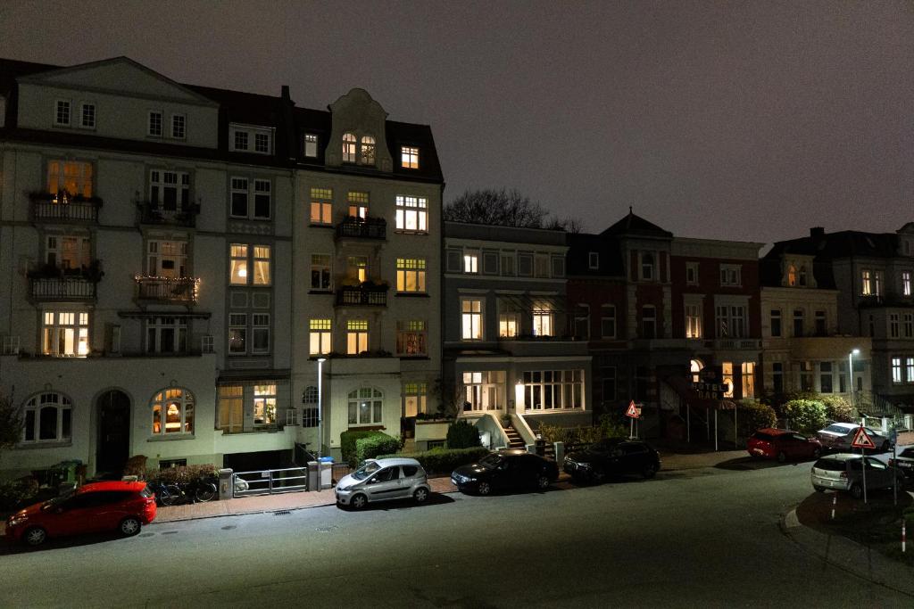 New central 2-3 room apartments with parking near train station & casino 6
