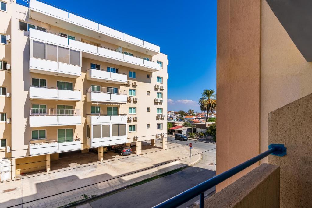 Calina - 3BR Apt W Pool & Balcony in Mackenzie 7