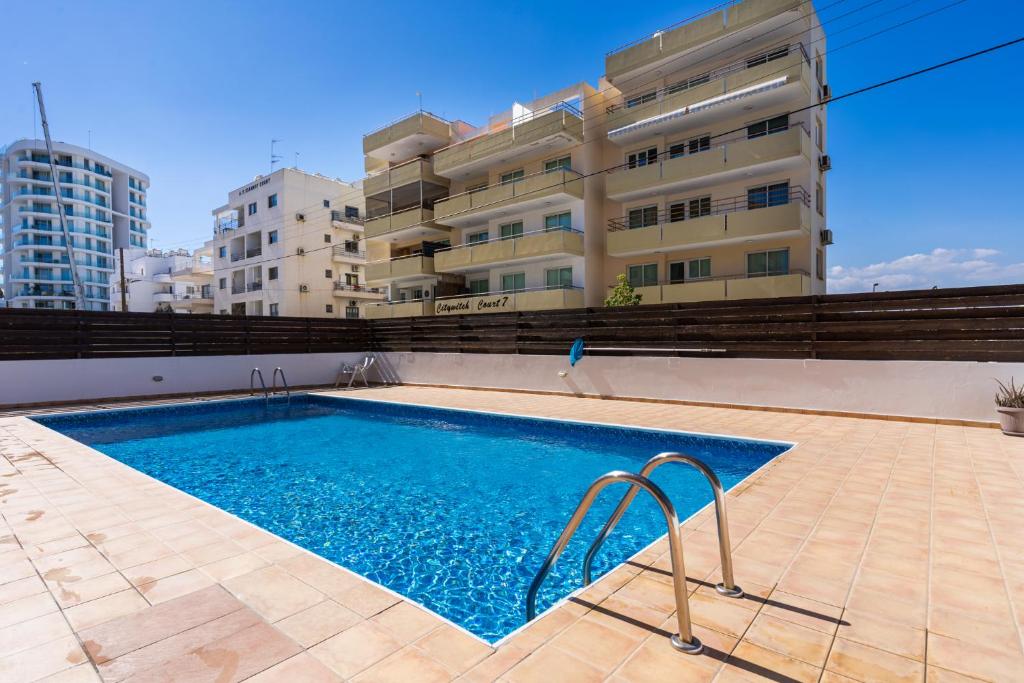 Calina - 3BR Apt W Pool & Balcony in Mackenzie 4